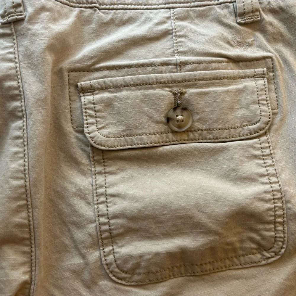 Eddie Bauer Women’s Tan Cropped Capri Cargo Pants Size 6